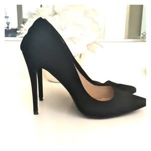 Lolashotique black pointy pumps